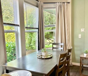 Renton Apartment | Modern Deluxe Kitchen, King Bed, Laundry, DT Renton close to Valley Med & SeaTac