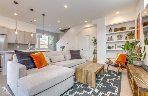 Jefferson Park House | Modern Denver Townhome w/Rooftop Terrace!