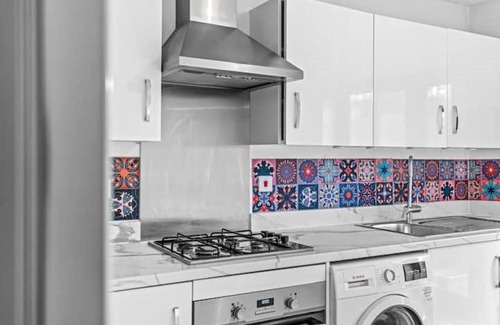 Uxbridge North House | Modern Detached 5 Bedroom House