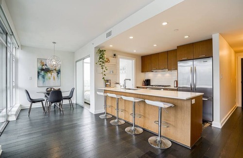 Downtown Vancouver Apartment | Modern Downtown Apartment with Water Views