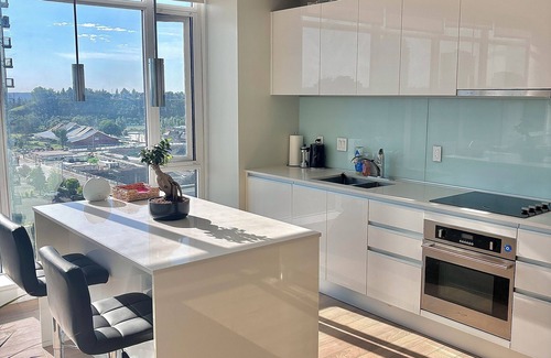 Victoria Park Apartment | MODERN DOWNTOWN APARTMENT - Only a 5 minute walk to the Stampede grounds.