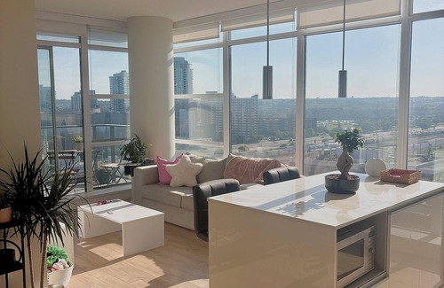 Victoria Park Apartment | MODERN DOWNTOWN APARTMENT - Only a 5 minute walk to the Stampede grounds.