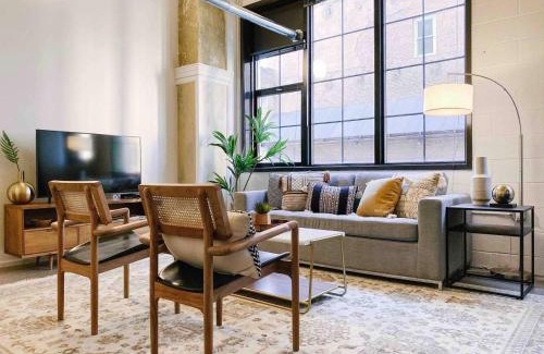 Old City Apartment | Modern Downtown Loft on Gay St