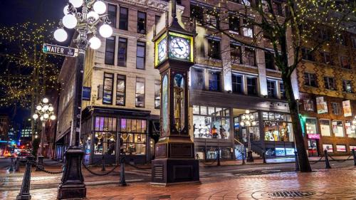Gastown Apartment | Modern Downtown Stay!