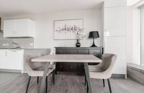 Sutton Cross Apartment | Modern Dublin Apartment - 10min from Airport City Centre