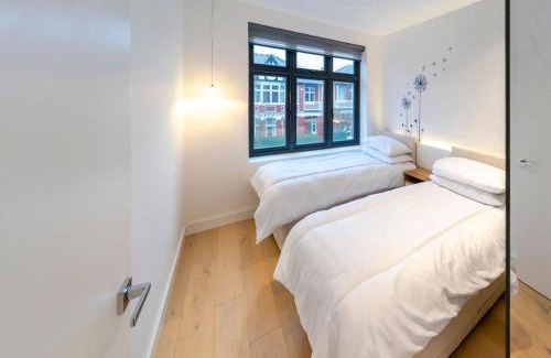 South Acton Apartment | Modern duplex in Ealing Common