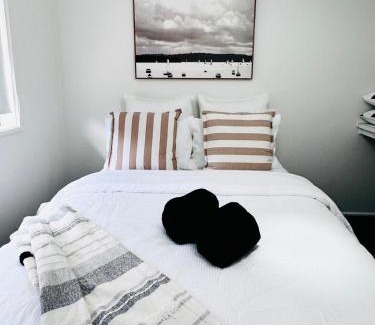Melton West House | Modern Escape with Open Yard