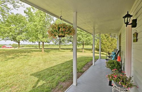 Excelsior Springs House | Modern Excelsior Springs Home with Deck and 3 Acres!