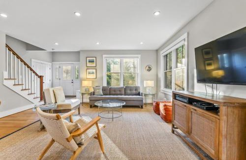 Vineyard Haven House | Modern Family Home Walkable to Town