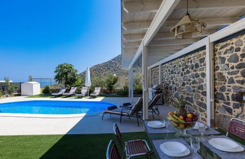 Vlichada Villa | Modern family villa Basilicata Salmostro in Bali w/Pool & BBQ Area