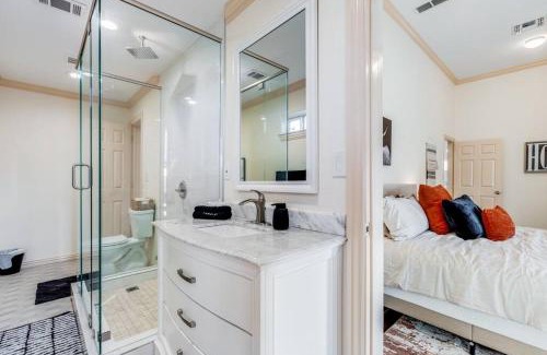 Weston House | Modern Farm House 2B 2B KING Bed
