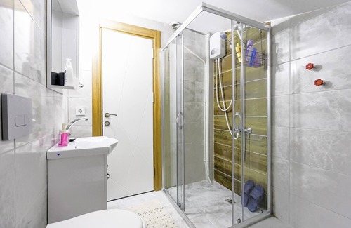Goynuk Apartment | Modern Flat w Balcony 5 min to Beach in Kemer