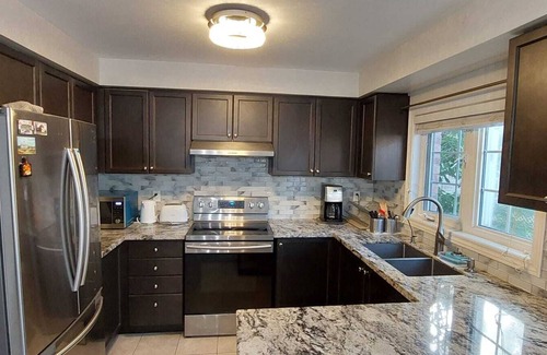 Vaughan House | Modern Four bedroom House in Maple Close to Canada Wonderland, Parks and Trails