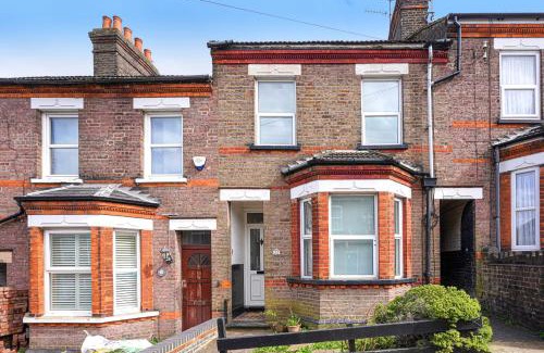 Luton House | Modern Freshly Refurbed Home Luton