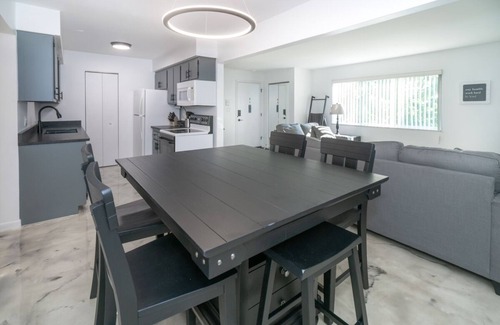 St. Clair Condo | Modern Furnished Condo-St.Clair