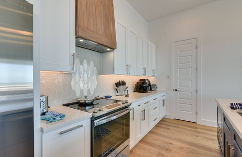 Terramar Beach Cottage | Modern Galveston Vacation Rental: Steps to Beach!