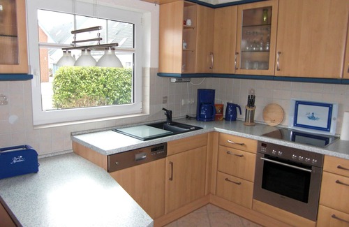 Laboe House | Modern + generously furnished semi-detached house on 100 m² for 4 people + 1 baby