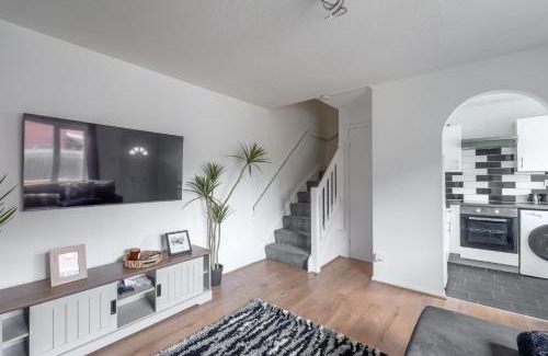 Thamesmead Apartment | Modern Greenwich Townhouse