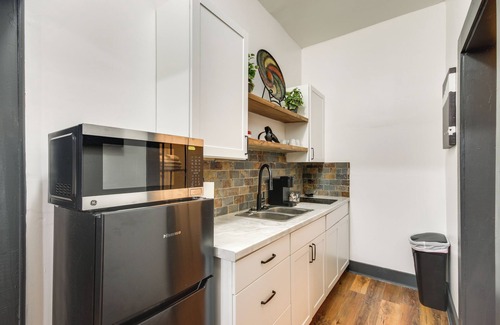 Greenwood Apartment | Modern Greenwood Studio < 1 Mi to Downtown!