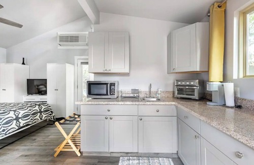 East Atlanta House | Modern guest house in East Atlanta Village