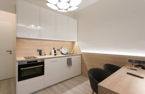 Prague 4 Apartment | ❖ 𝑴𝒐𝒅𝒆𝒓𝒏 𝑯𝒊𝒅𝒆𝒂𝒘𝒂𝒚 ❖ 2 min to METRO WiFi & free Netflix