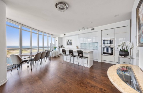 Bathurst Quay Apartment | Modern High-Rise Condo, Lake & City Views, Downtown Toronto