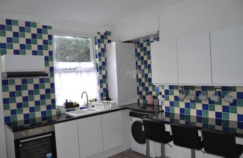Harehills House | Modern Home Close to City Centre