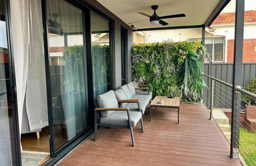 Preston House | Modern Home - gr8 4 groups
