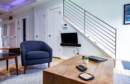 Hill East House | MODERN HOME NEAR CAPITOL HILL - Walk to METRO subway