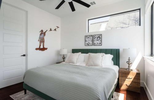 North Loop House | Modern Home Near the University of Texas