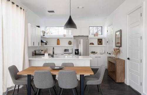 North Loop House | Modern Home Near the University of Texas