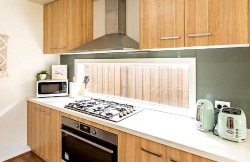 Clyde Villa | Modern Homely House in Clyde