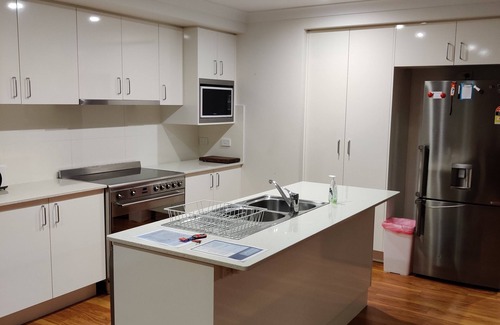 Orange House | Modern & homely stay in lovely North Orange