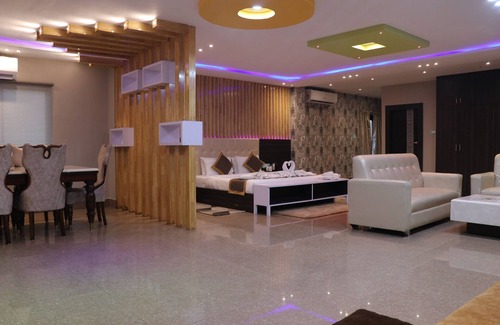 Nilagiri Hotel | MODERN HOTEL AND RESTAURANT