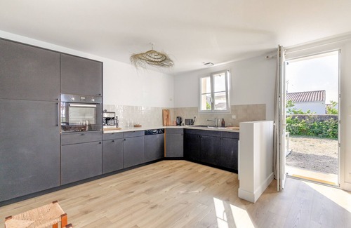 Noirmoutier-en-l'Ile Ski Chalet | Modern house for 2 adults and 2 children