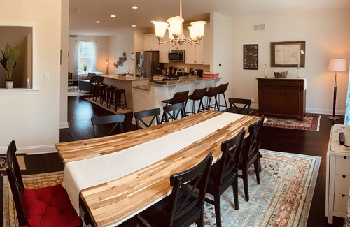 Phoenixville House | Modern Industrial, 12 min walk to Bridge St