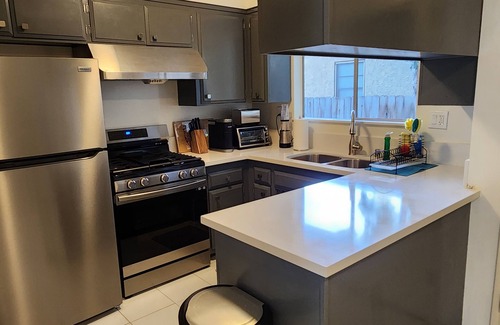 Inglewood Apartment | Modern Inglewood Townhouse Near Sofi & LAX