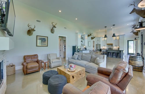 Kennard Cabin | Modern Kennard Cabin w/3 Casitas - Walk to Pond!