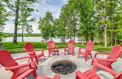 New Concord House | Modern Kentucky Lake Home with Deck, Dock, View