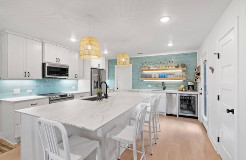 Tow House | Modern Lakeside Cottage with Hot Tub on Beautiful Lake Buchanan