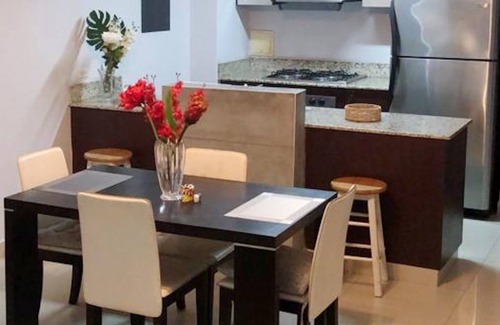 El Cangrejo Apartment | Modern loft-style, 2 level apartment with city views, cover parking and pool.