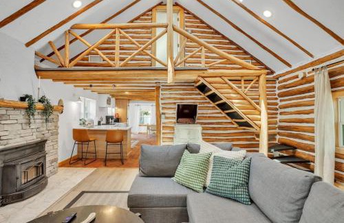 Del Haven House | Modern Log Cabin at the beach with Hot Tub, Game Room and Fire Pit
