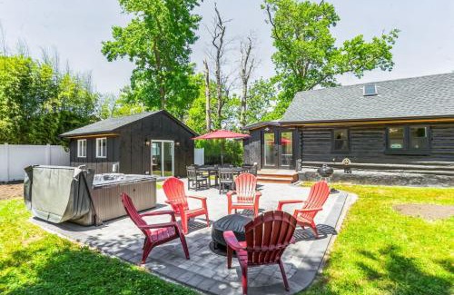 Del Haven House | Modern Log Cabin at the beach with Hot Tub, Game Room and Fire Pit