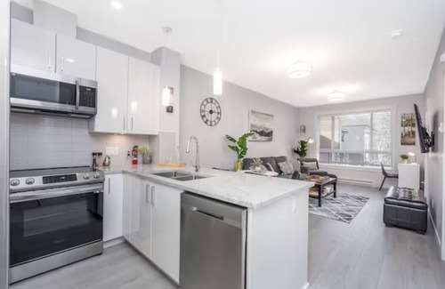 Mission Apartment | Modern Lush Living