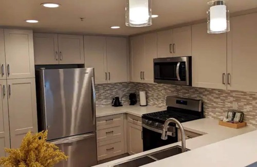 Irvine House | Modern, Luxury, 2 Bedroom (3 Bath) Townhome