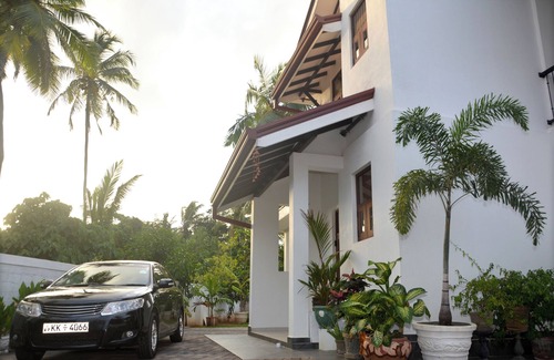 Dalupotha Villa | Modern Luxury 3 Bedroom Villa for Rent in Negombo Sri Lanka