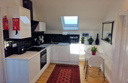 Maenporth Apartment | Modern Luxury Apartment with Parking, Seaview Terrace & EV Point