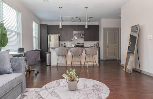 Uptown Apartment | Modern Luxury Apartment | Houston Med Center