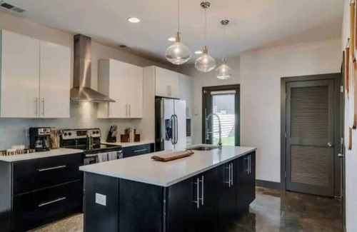 Chestnut Hill House | Modern Luxury + Hot Tub | Near Broadway