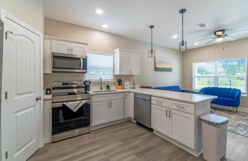 South Pensacola Apartment | Modern Luxury NEW BUILT Duplex in Pensacola EV charger